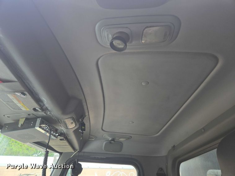 image for item YA0687 2009 Peterbilt 365 dump truck