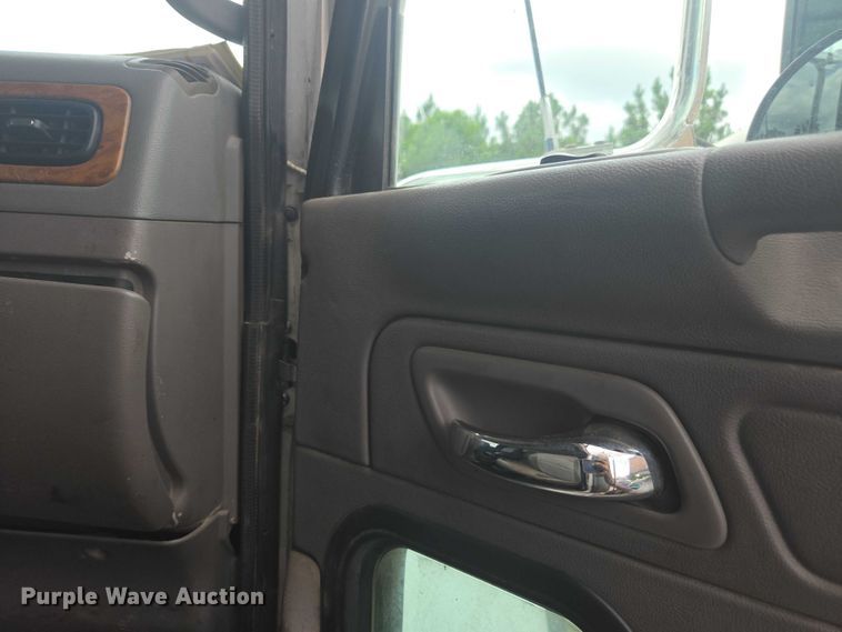 image for item YA0687 2009 Peterbilt 365 dump truck