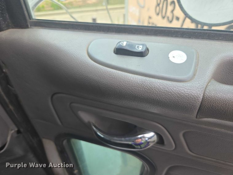 image for item YA0687 2009 Peterbilt 365 dump truck