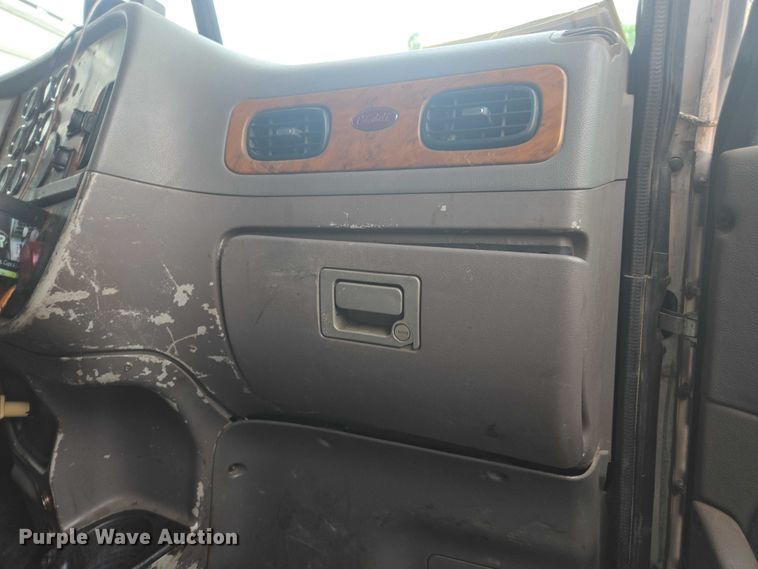 image for item YA0687 2009 Peterbilt 365 dump truck