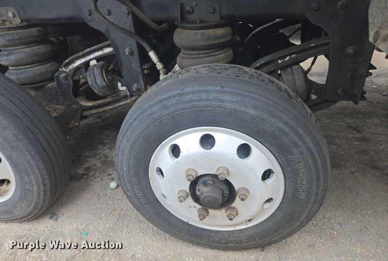 image for item YA0687 2009 Peterbilt 365 dump truck