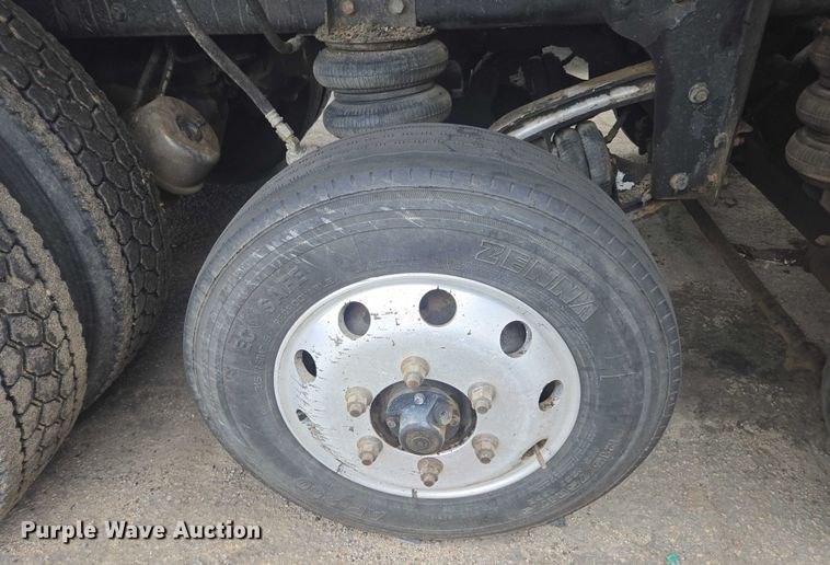 image for item YA0687 2009 Peterbilt 365 dump truck