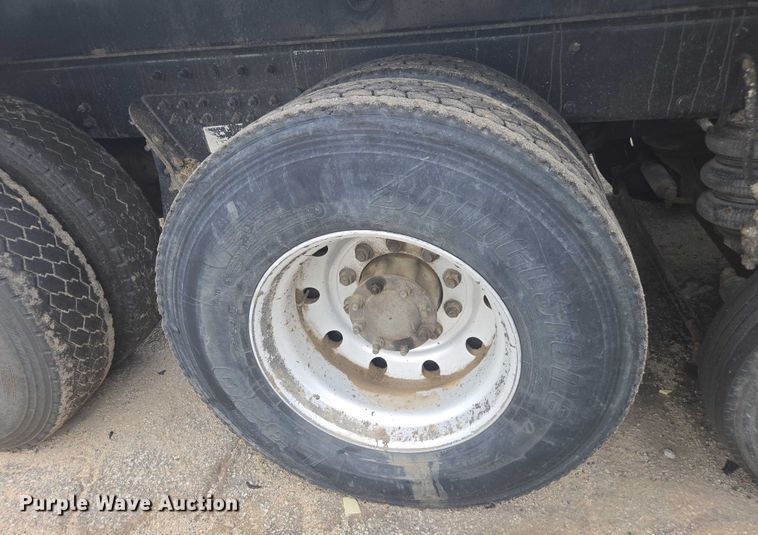 image for item YA0687 2009 Peterbilt 365 dump truck