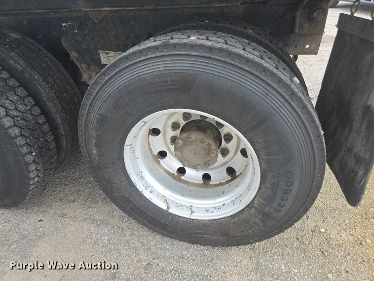 image for item YA0687 2009 Peterbilt 365 dump truck