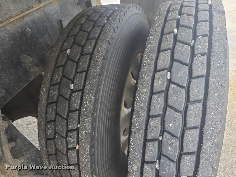 image for item YA0687 2009 Peterbilt 365 dump truck