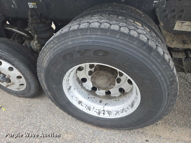 image for item YA0687 2009 Peterbilt 365 dump truck