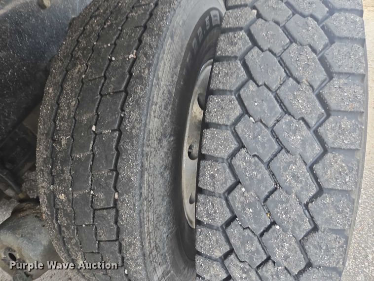 image for item YA0687 2009 Peterbilt 365 dump truck