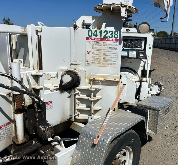 image for item YA0766 2012 Bandit industries 200XP wood chipper