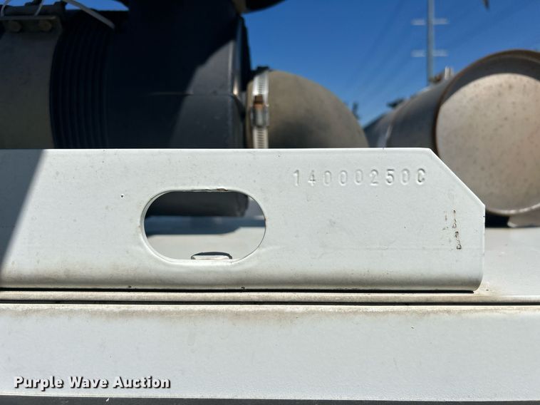 image for item YA0766 2012 Bandit industries 200XP wood chipper