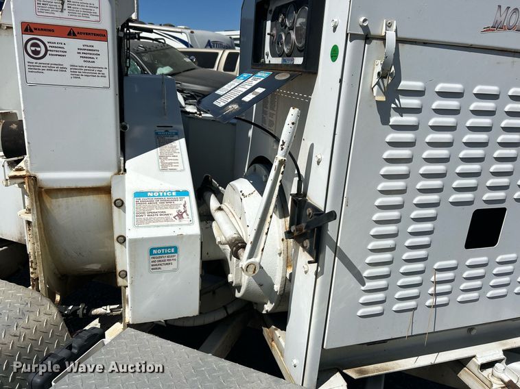 image for item YA0766 2012 Bandit industries 200XP wood chipper