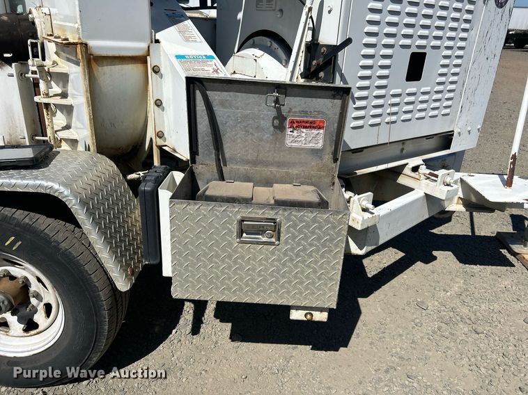 image for item YA0766 2012 Bandit industries 200XP wood chipper