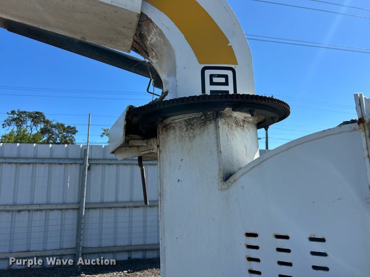 image for item YA0767 2015 Altec DC1317 wood chipper