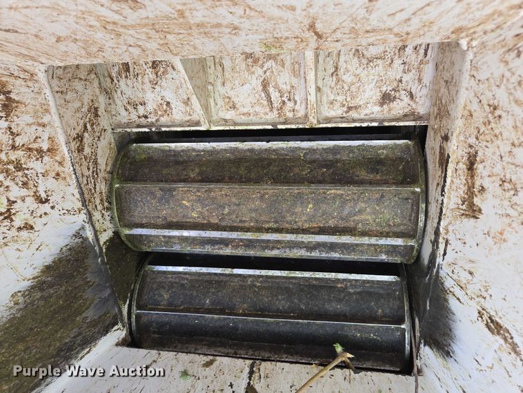 image for item YA0796 2015 Altec DC 1317 wood chipper