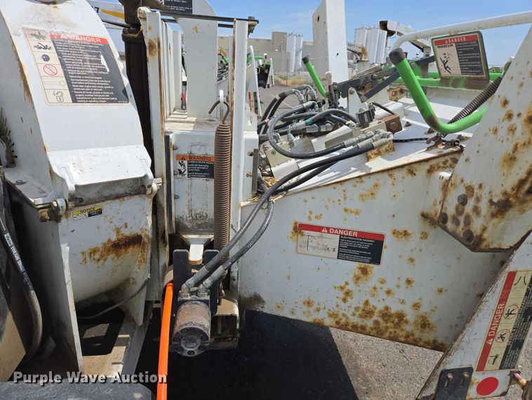 image for item YA0796 2015 Altec DC 1317 wood chipper