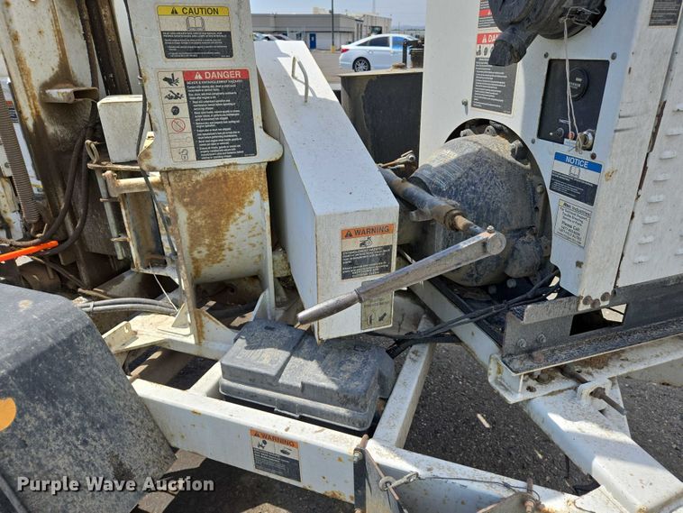 image for item YA0796 2015 Altec DC 1317 wood chipper