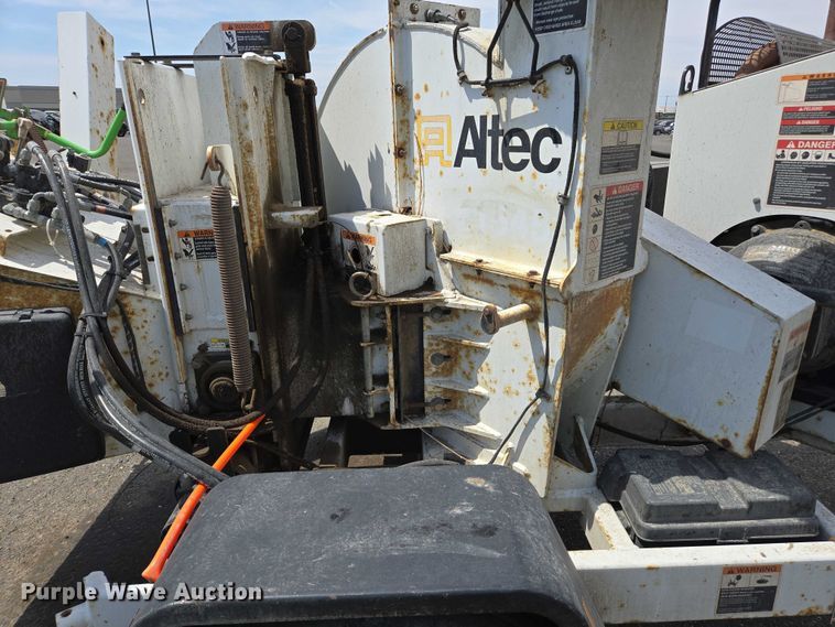 image for item YA0796 2015 Altec DC 1317 wood chipper