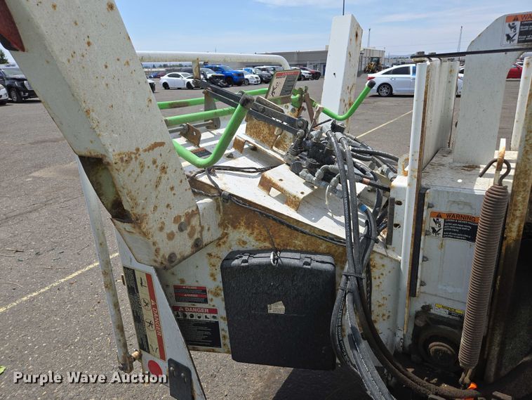 image for item YA0796 2015 Altec DC 1317 wood chipper