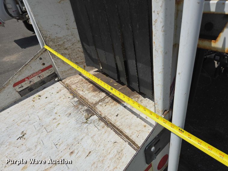 image for item YA0798 2017 Altec DC 1317 wood chipper