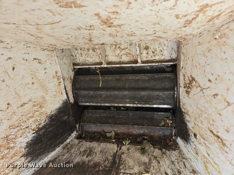 image for item YA0798 2017 Altec DC 1317 wood chipper