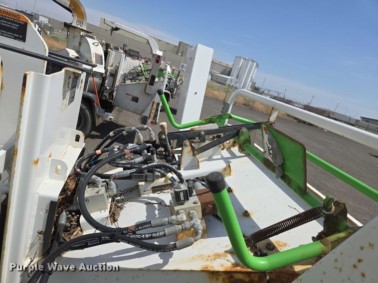 image for item YA0798 2017 Altec DC 1317 wood chipper