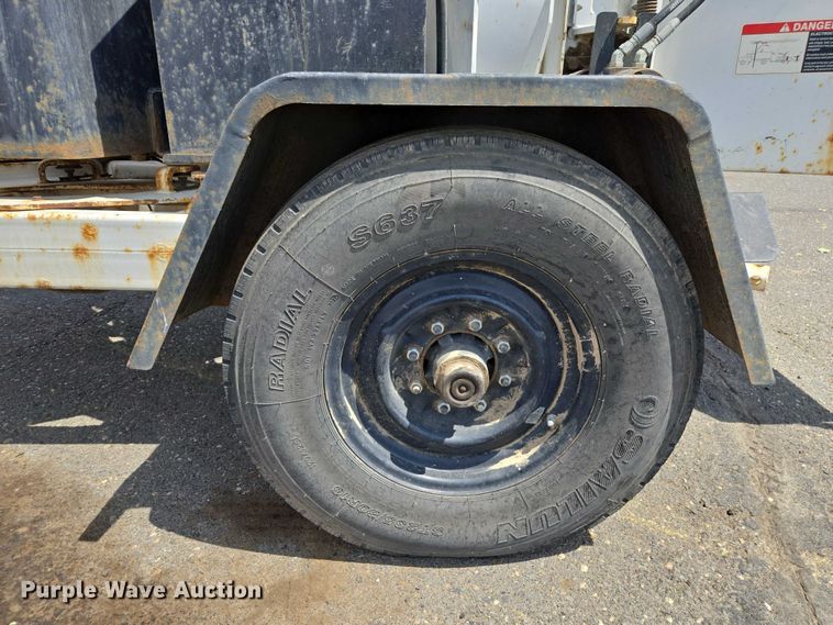 image for item YA0798 2017 Altec DC 1317 wood chipper