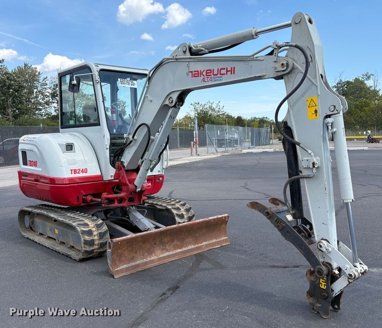 image for item YA0952 2019 Takeuchi TB240  mini excavator