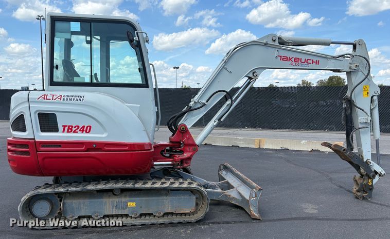 image for item YA0952 2019 Takeuchi TB240  mini excavator