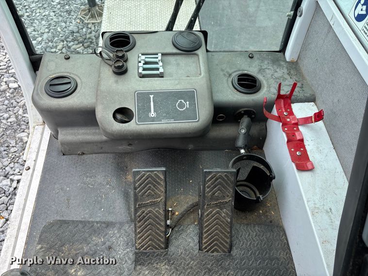 image for item YA0957 2015 Manitex TC450-142 truck mounted crane