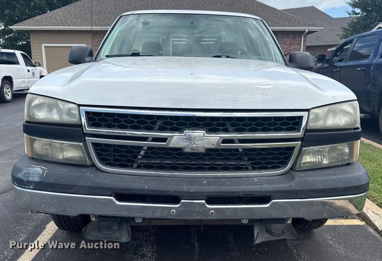 image for item DJ7779 2006 Chevrolet Silverado 1500 pickup truck