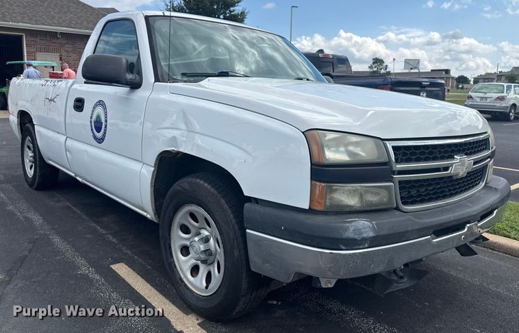 image for item DJ7779 2006 Chevrolet Silverado 1500 pickup truck