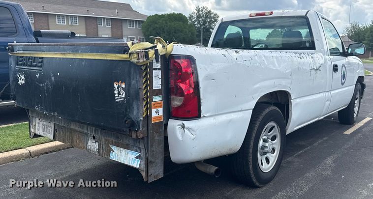 image for item DJ7779 2006 Chevrolet Silverado 1500 pickup truck