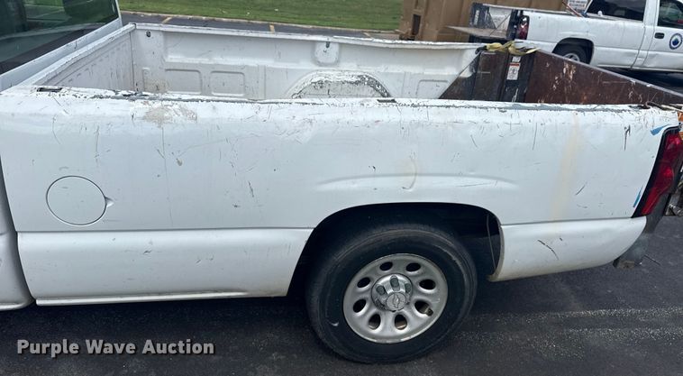 image for item DJ7779 2006 Chevrolet Silverado 1500 pickup truck