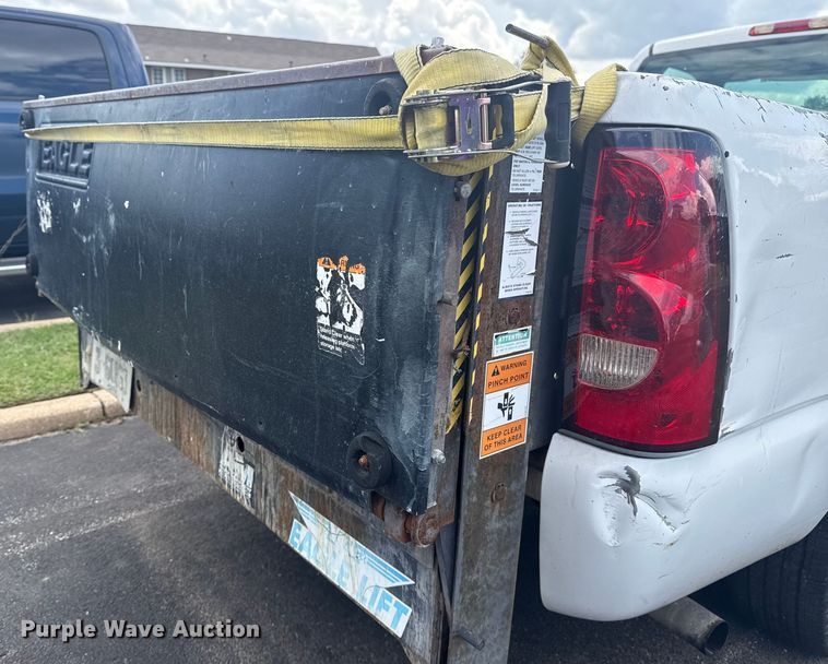 image for item DJ7779 2006 Chevrolet Silverado 1500 pickup truck