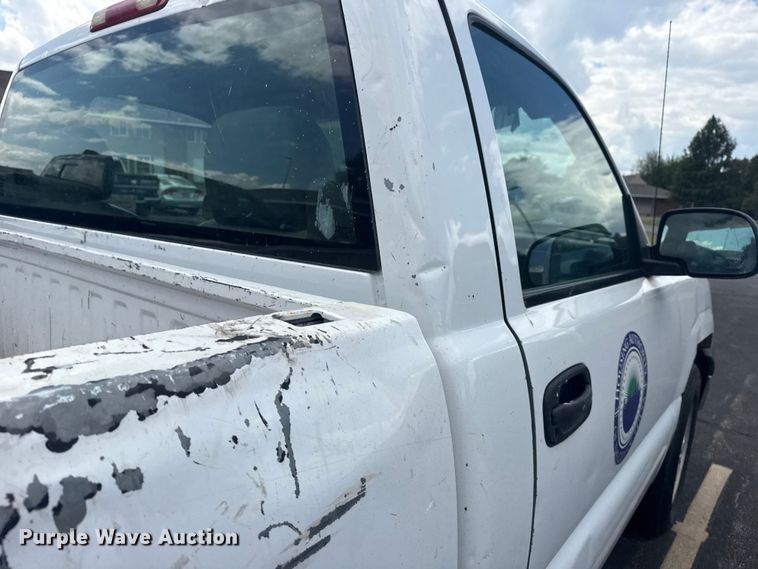 image for item DJ7779 2006 Chevrolet Silverado 1500 pickup truck