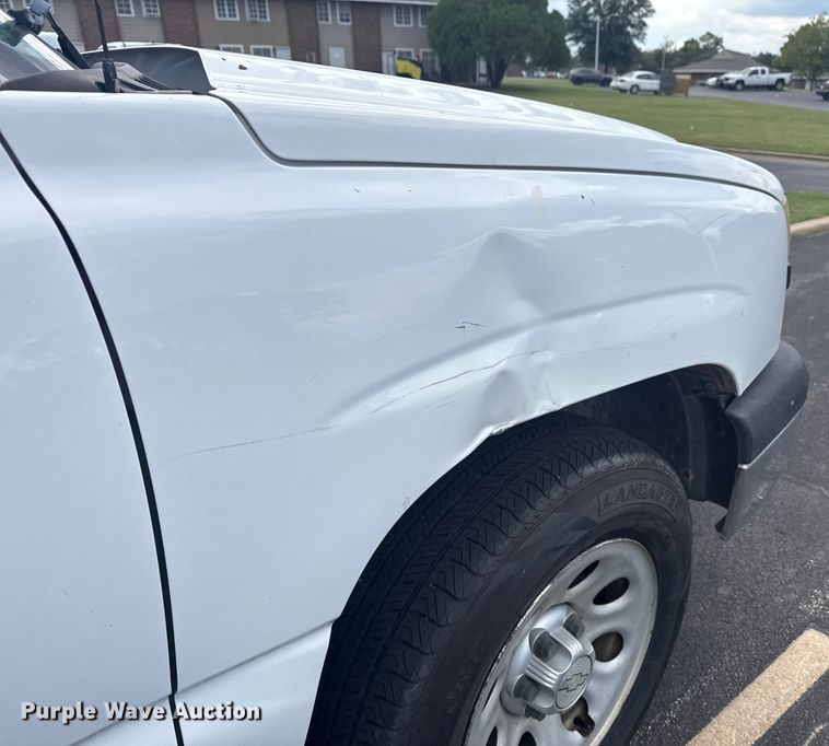 image for item DJ7779 2006 Chevrolet Silverado 1500 pickup truck