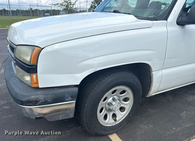 image for item DJ7779 2006 Chevrolet Silverado 1500 pickup truck