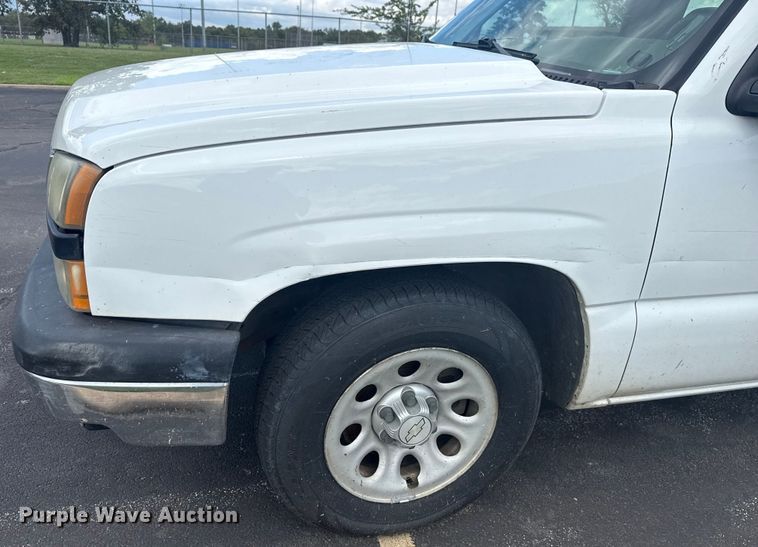 image for item DJ7779 2006 Chevrolet Silverado 1500 pickup truck