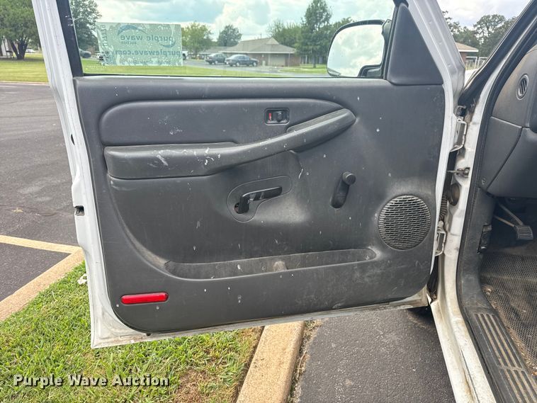 image for item DJ7779 2006 Chevrolet Silverado 1500 pickup truck