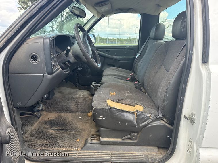 image for item DJ7779 2006 Chevrolet Silverado 1500 pickup truck