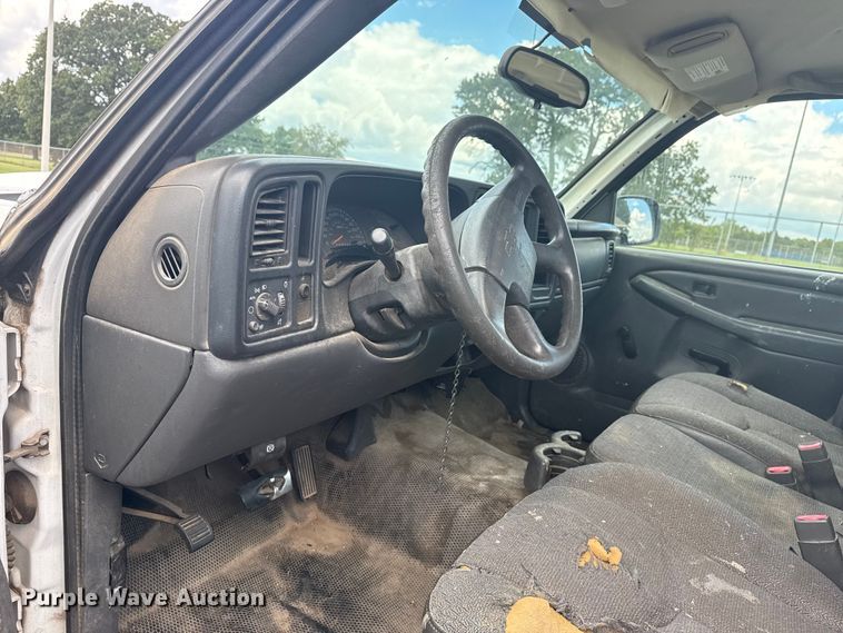 image for item DJ7779 2006 Chevrolet Silverado 1500 pickup truck