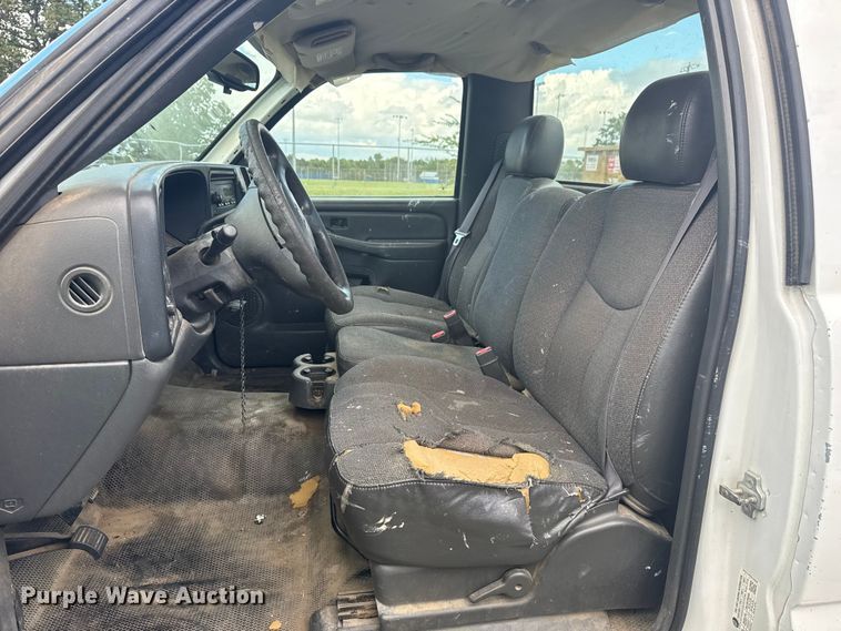 image for item DJ7779 2006 Chevrolet Silverado 1500 pickup truck