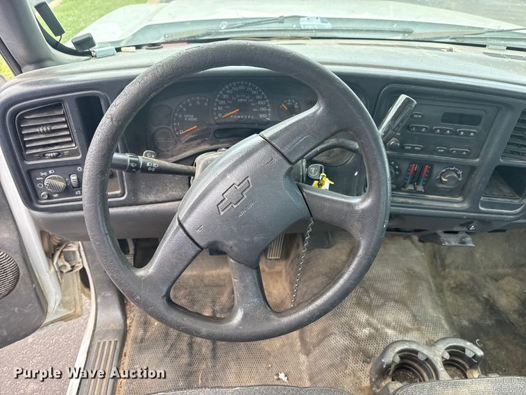 image for item DJ7779 2006 Chevrolet Silverado 1500 pickup truck