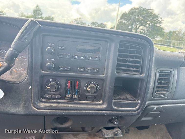 image for item DJ7779 2006 Chevrolet Silverado 1500 pickup truck