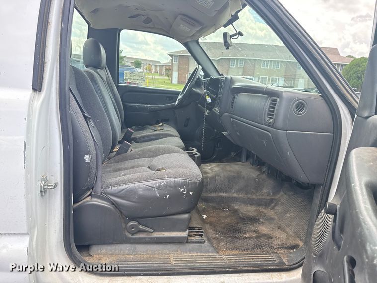 image for item DJ7779 2006 Chevrolet Silverado 1500 pickup truck