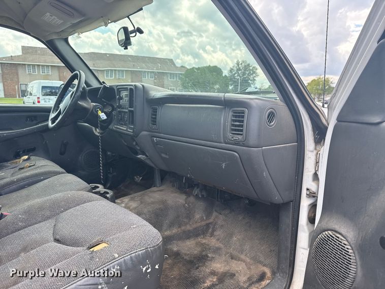 image for item DJ7779 2006 Chevrolet Silverado 1500 pickup truck