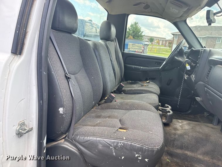 image for item DJ7779 2006 Chevrolet Silverado 1500 pickup truck