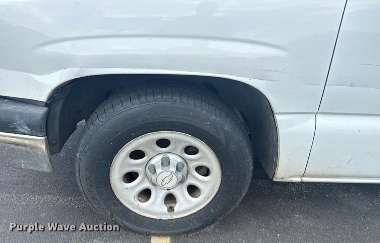 image for item DJ7779 2006 Chevrolet Silverado 1500 pickup truck