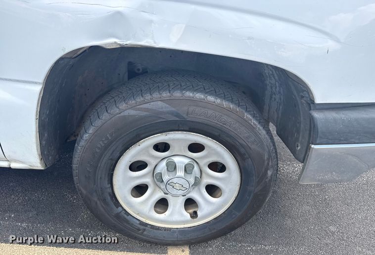 image for item DJ7779 2006 Chevrolet Silverado 1500 pickup truck