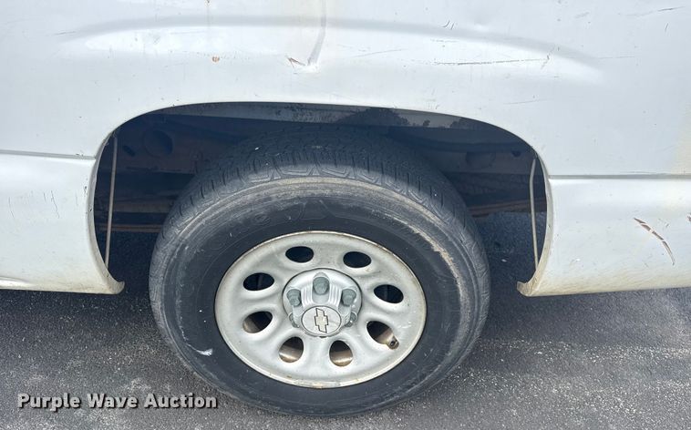 image for item DJ7779 2006 Chevrolet Silverado 1500 pickup truck