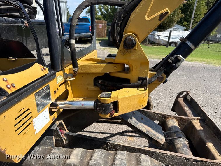 image for item DJ7799 2006 Caterpillar 302.5C mini excavator